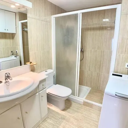 Apartment Les Pieds Dans L'eau, La Tete Dans Les Nuages, Roses